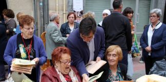 Puntes de coixí, sardanes i fires en un darrer dia de la Festa del Roser farcit de tradició