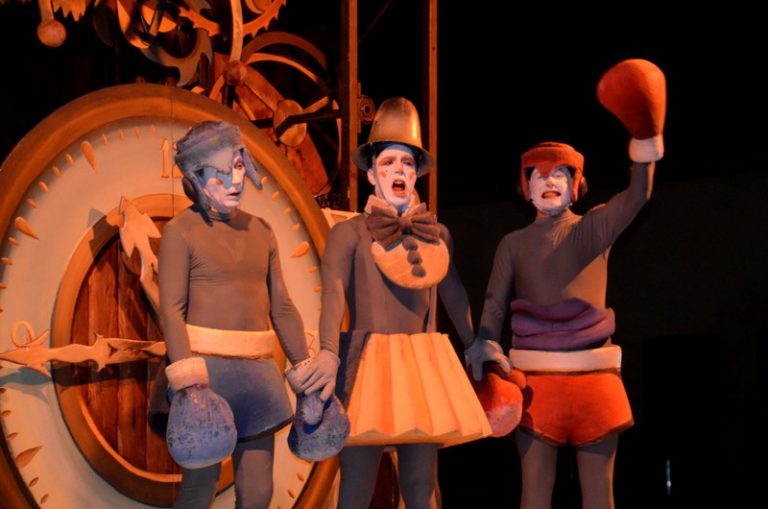 La Vila fusiona la tradició i les arts escèniques al carrer en l’arrencada de la Festa Major