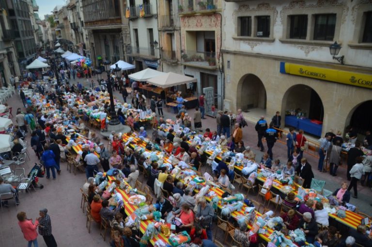 La Trobada de Puntaires i la Fira d’Artesania vertebren les activitats del Roser a La Vila