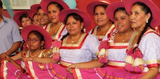 Renacer Boliviano celebra una gran festa al recinte firal de Ca n’Oliveras en honor a Santiago