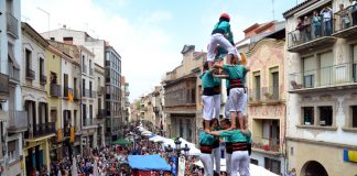 L’actuació dels Castellers de Vilafranca i les activitats matinals de diumenge omplen La Vila