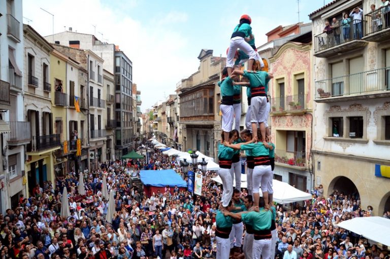 L’actuació dels Castellers de Vilafranca i les activitats matinals de diumenge omplen La Vila