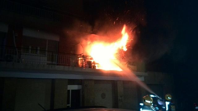 Desallotgen 18 veïns d’un bloc de pisos per un incendi al carrer de Santiago Rusiñol