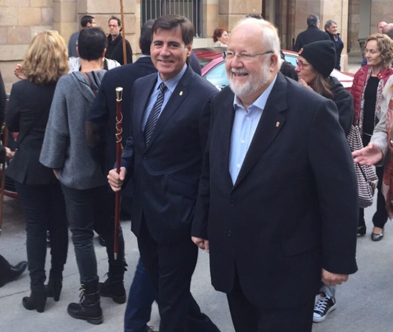 L’alcalde Xavier Fonollosa dóna suport al president Mas per la imputació del 9N