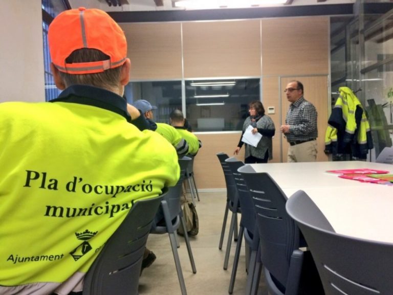 Els participants del pla d’ocupació ‘Treball i formació’ reben formació digital i lingüística