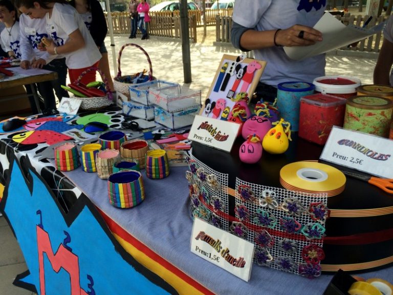 Tot a punt per vendre al mercat els productes manuals de les cooperatives escolars de Martorell
