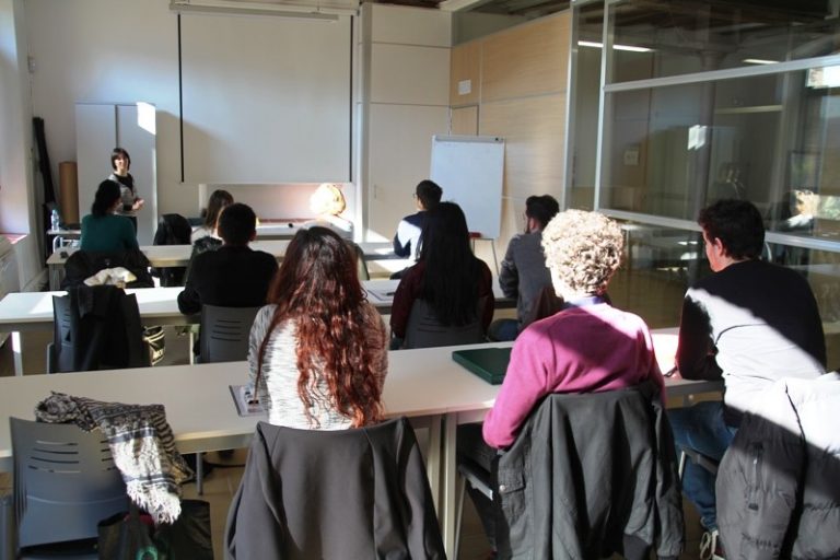 Deu joves inicien el seu primer contracte laboral a diverses dependències municipals