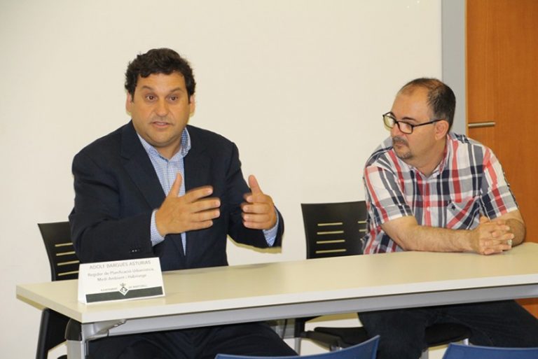 Tècnics de Salut Pública d’ajuntaments del país debaten la gestió dels gats al carrer