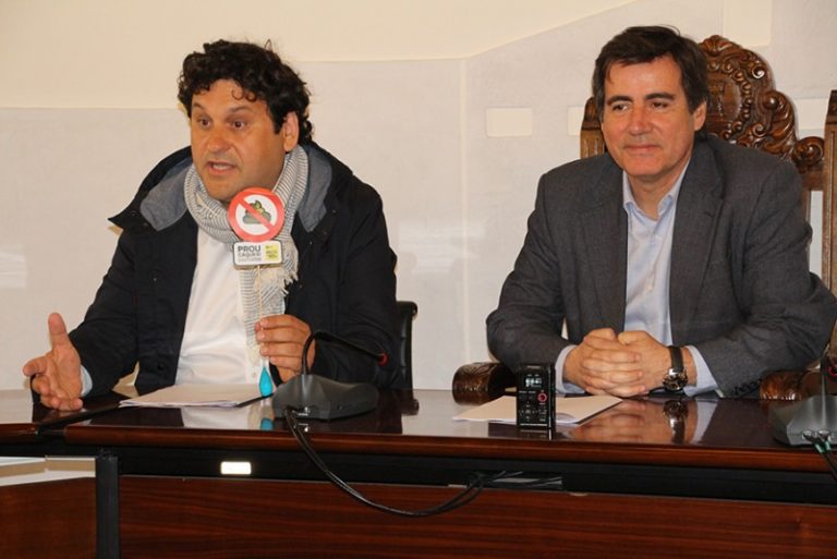 ‘Prou caques’, nova campanya de civisme a Martorell adreçada als propietaris de gossos