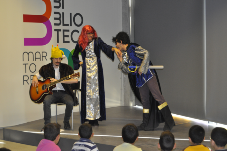La Biblioteca Martorell s’omple d’activitats d’estiu per a infants, famílies, joves i adults