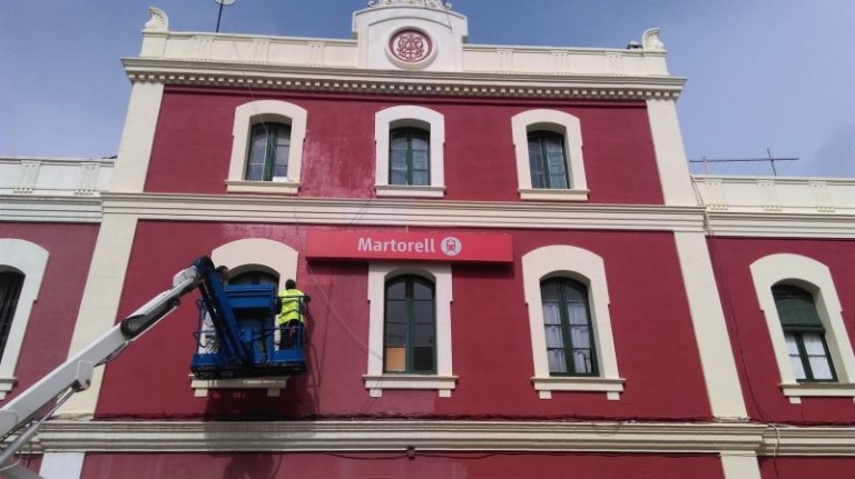 Renfe realitza actuacions de millora a l’exterior de l’edifici de l’estació de Rodalies de Martorell