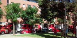 Un incendi en un immoble de la Plaça del Sol obliga a desallotjar els veïns de l’edifici