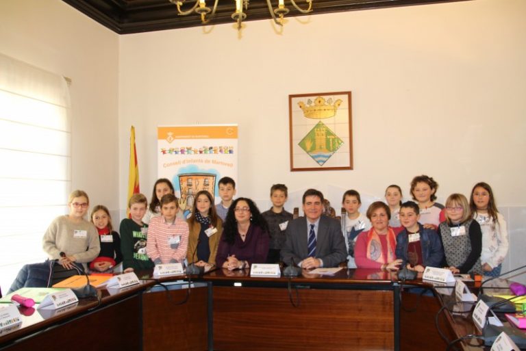 Catorze representants dels alumnes de quart estrenen el Consell d’Infants de Martorell