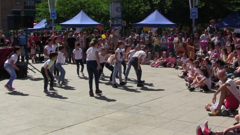 Uns 2.500 infants i joves juguen, aprenen i es diverteixen al Daltabaix 2015