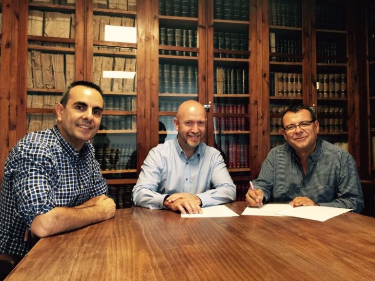 L’Ajuntament signa un conveni amb l’Ateneu Barcelonès per a organitzar un curs de narrativa