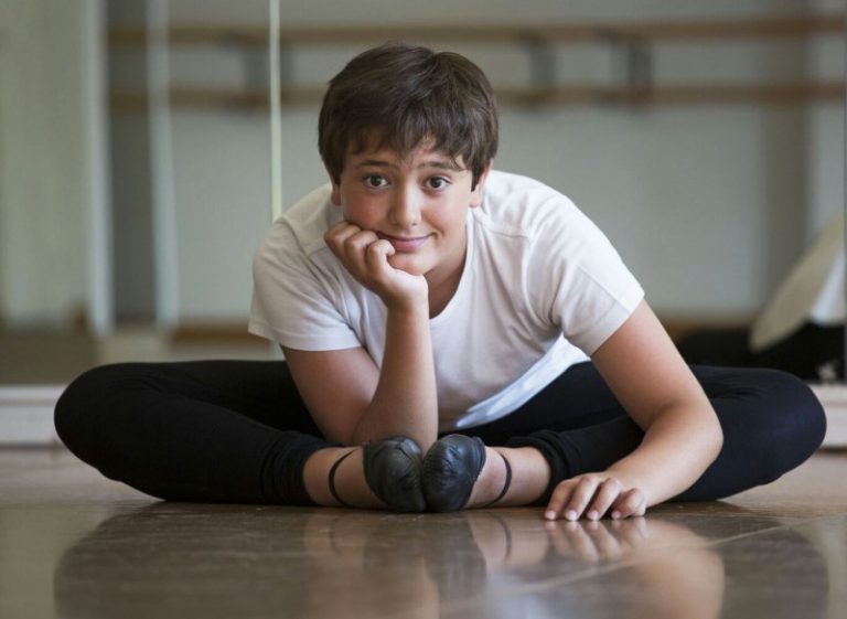 Blai López, el Billy Elliot martorellenc, protagonista de la contraportada d’El Periódico