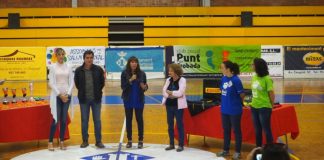 Setze equips de futbol sala commemoren el Dia Mundial de la Salut Mental