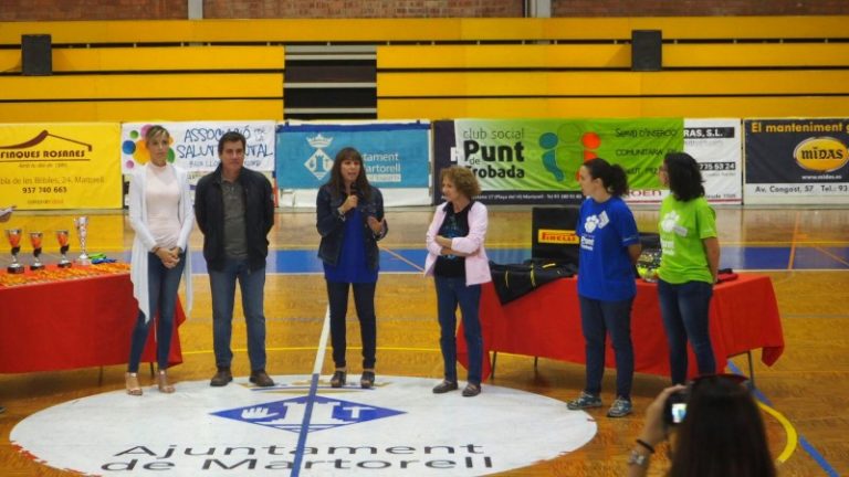 Setze equips de futbol sala commemoren el Dia Mundial de la Salut Mental