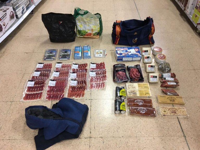 La Policia Local denuncia una persona que havia furtat gènere al supermercat Carrefour