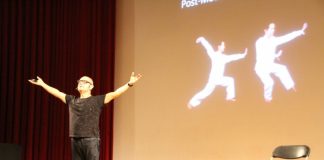 Toni Jodar fa una conferència ballada per difondre el llenguatge de la dansa moderna