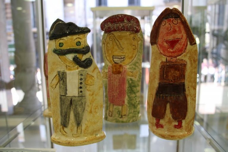 La Fundació Arc de Sant Martí inaugura una exposició sobre les figures festives locals