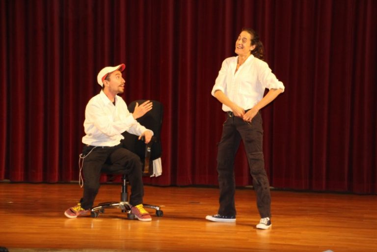 Teatracció representa l’obra ‘Enxarxats’, sobre l’ús que fan els joves de les xarxes socials