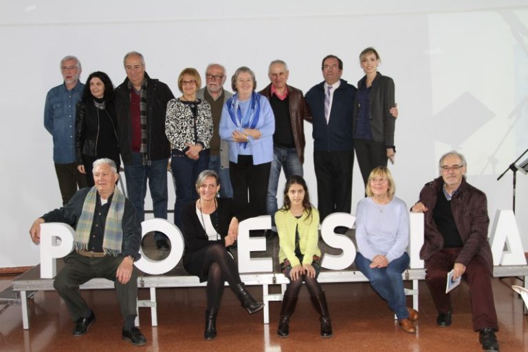 Una vintena de rapsodes locals abracen el Dia Mundial de la Poesia a Martorell