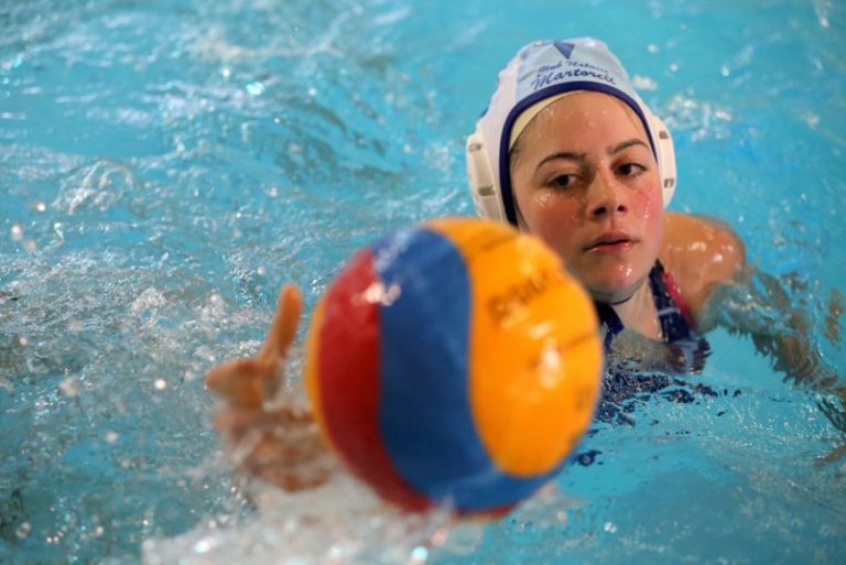 L’absolut femení del Club Natació Martorell venç al Vallirana i té el playoff d’ascens a tocar