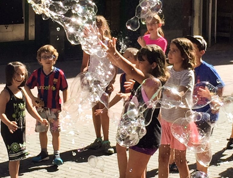 Clouen les activitats setmanals per a infants i famílies a La Vila amb bona valoració