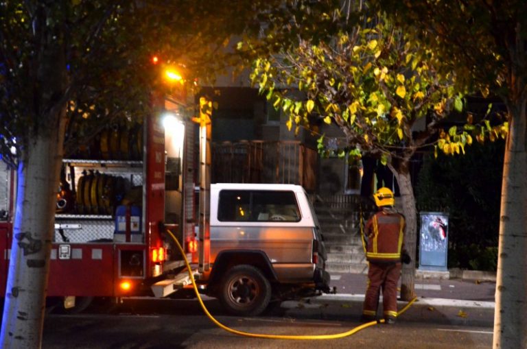 Una avaria en una secadora provoca un petit incendi en un pis del carrer Esparreguera