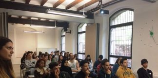 Alumnes de l’Institut Joan Oró realitzen un taller de creativitat al Centre de Promoció Econòmica