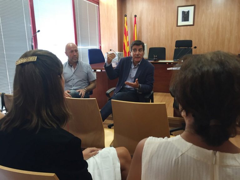 L’alcalde Fonollosa presenta la proposta del futur equipament judicial als agents implicats