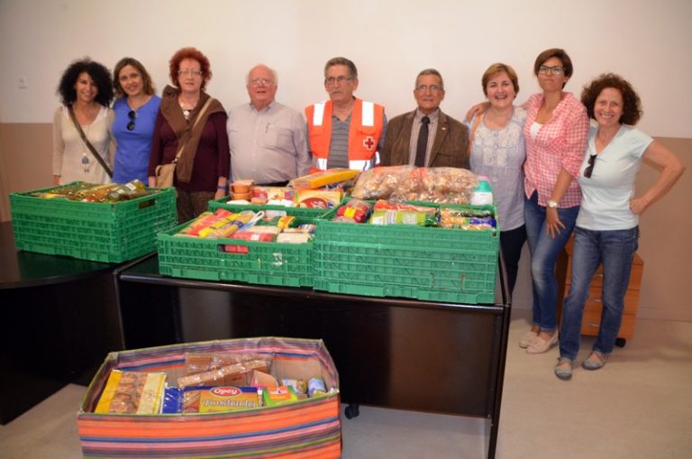 Lliurats a Càritas i la Creu Roja els 354 quilos de menjar recaptats al Sant Jordi Solidari