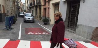 Es col·loquen elements reductors de velocitat a les cruïlles del carrer de Llosellas
