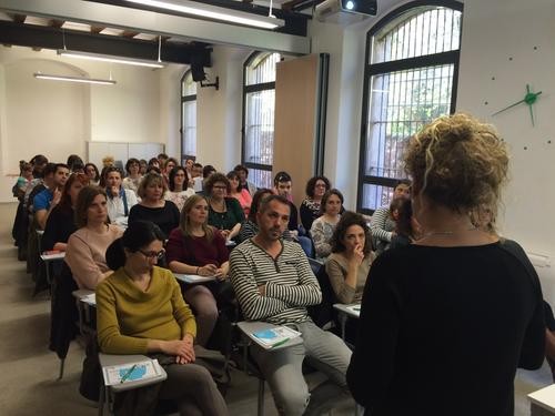 Maria Batet omple el Molí Empresa amb el taller per a famílies sobre l’autonomia dels fills