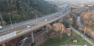 Tall de trànsit per la col·locació d’un pas elevat en una cruïlla a la carretera de Gelida