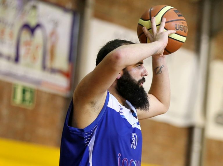 El Club Bàsquet Martorell guanya a Arenys i recupera la primera plaça de la lliga EBA