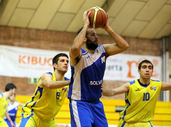 El Bàsquet Club Martorell guanya al Pardinyes i manté les opcions de permanència