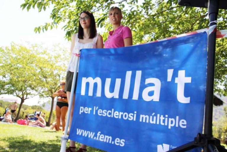 Martorell es mulla per l’esclerosi múltiple nedant un total de 64.950 metres a les piscines