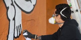 L’artista brasiler Muretz fa grafits al pont d’Anoia i al Museu Muxart pel cicle IntARTvencions