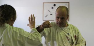 Una quinzena de persones assisteix a la jornada de portes obertes de Nihon Tai Jitsu