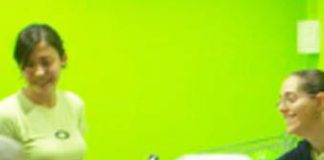 Prop d’una cinquantena de persones participen en una campanya de prevenció ocular
