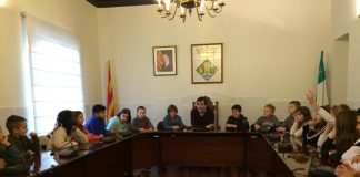 Les cooperatives escolars tramiten un permís per instal·lar una parada al mercat