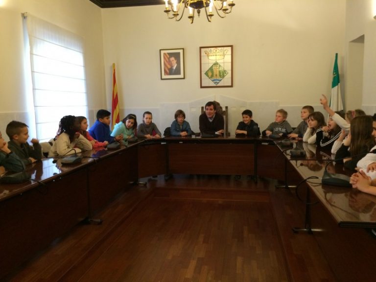 Les cooperatives escolars tramiten un permís per instal·lar una parada al mercat