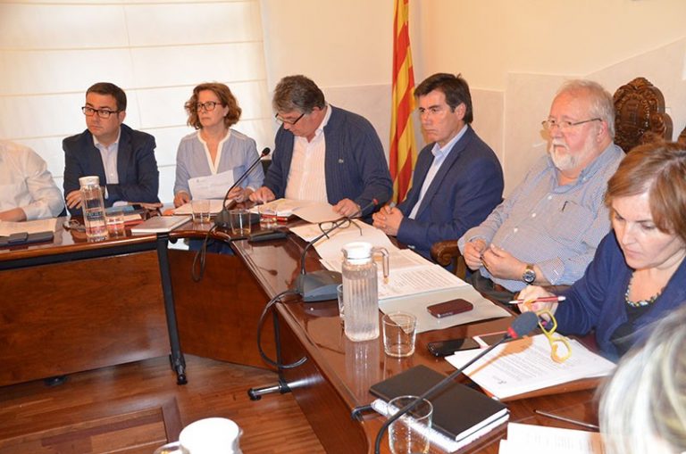 L’Ajuntament aprova destinar prop de 200.000 euros més a despesa social