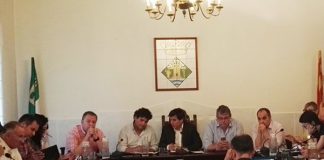 L’Ajuntament es compromet a pagar un salari mínim de mil euros als seus treballadors