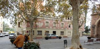 Millores a la plaça de l’Església per convertir-la en un espai funcional i polivalent