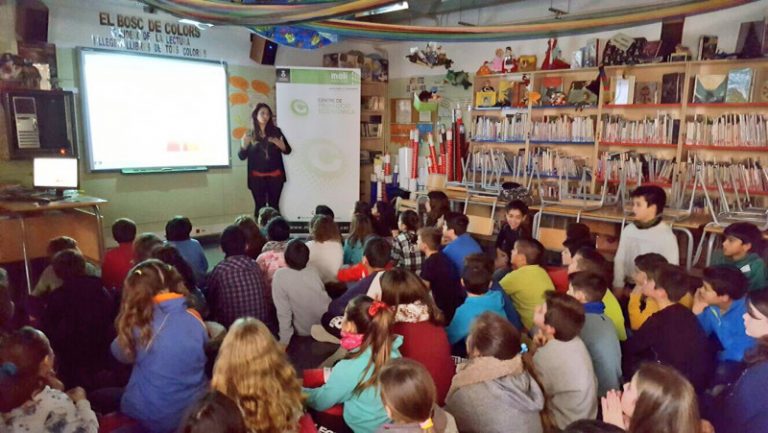 Les cooperatives escolars aprenen a realitzar un estudi de mercat  per vendre els seus productes