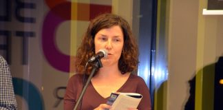 Núria Domènech presenta a la Biblioteca ‘Afonia’, el seu primer poemari negre sobre blanc