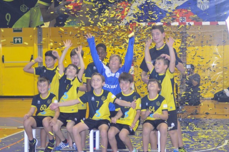 Lluïda presentació del Club Handbol Martorell al pavelló esportiu municipal
